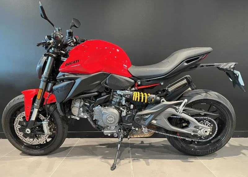 MONSTER 890