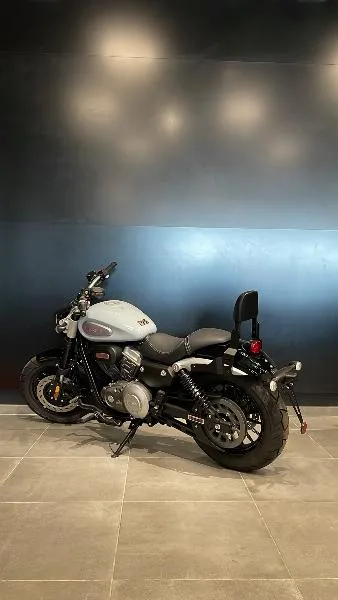 125 AVENGER
