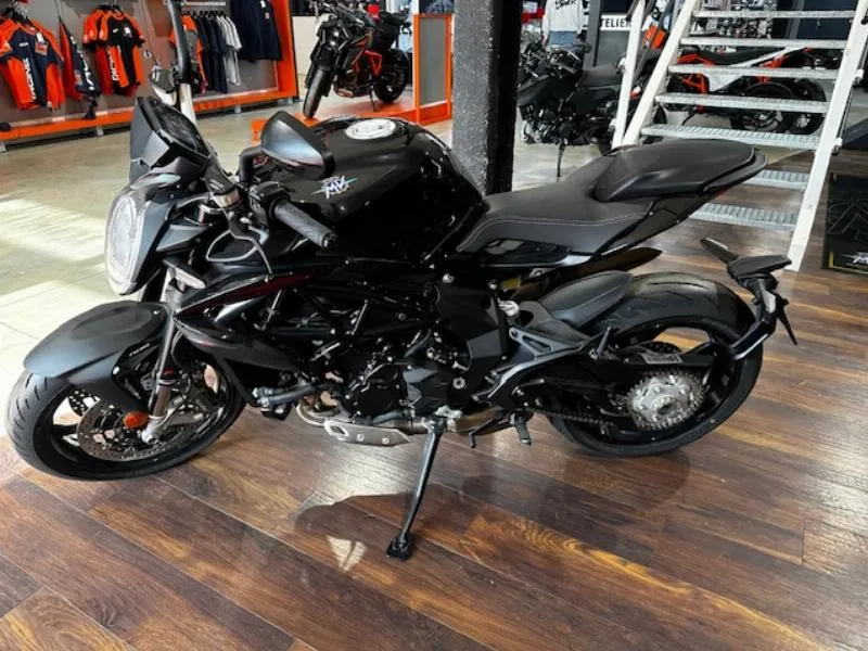 BRUTALE 800 R