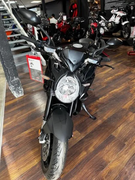 BRUTALE 800 R