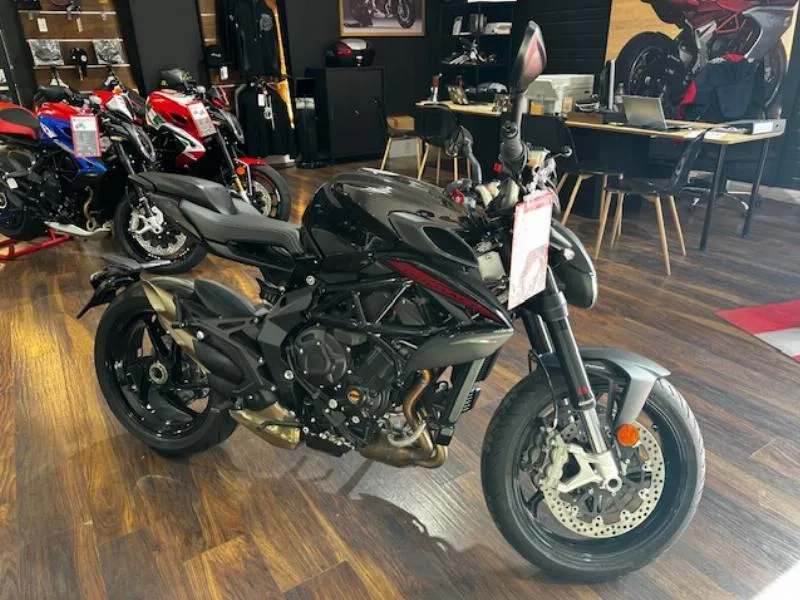 BRUTALE 800 R