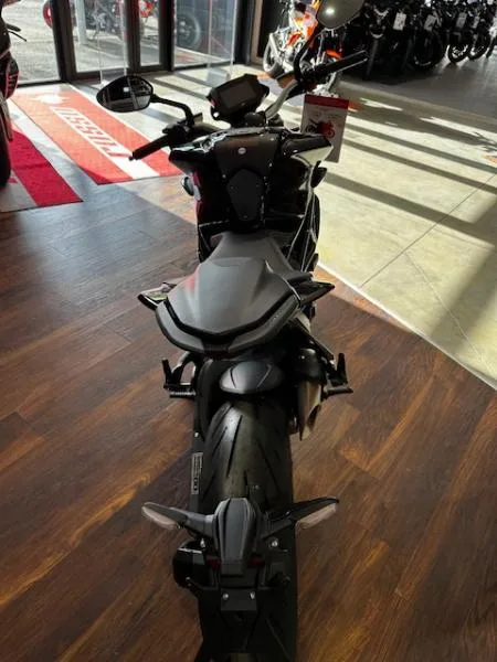 BRUTALE 800 R
