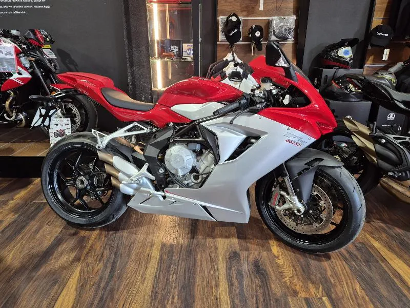 F3 800