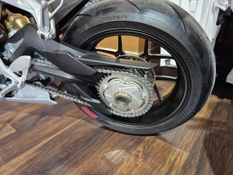 F3 800
