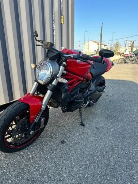 MONSTER 821