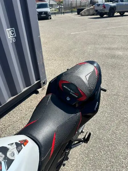 GSXS 750