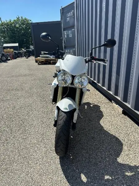 STREET TRIPLE 675