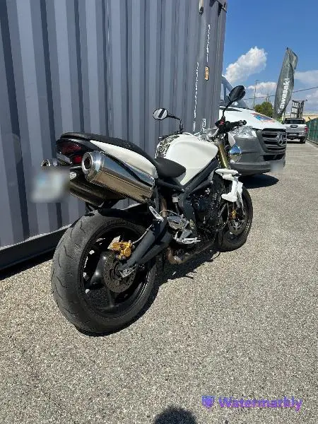 STREET TRIPLE 675