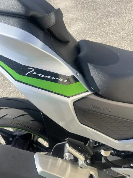 Z7 HYBRID