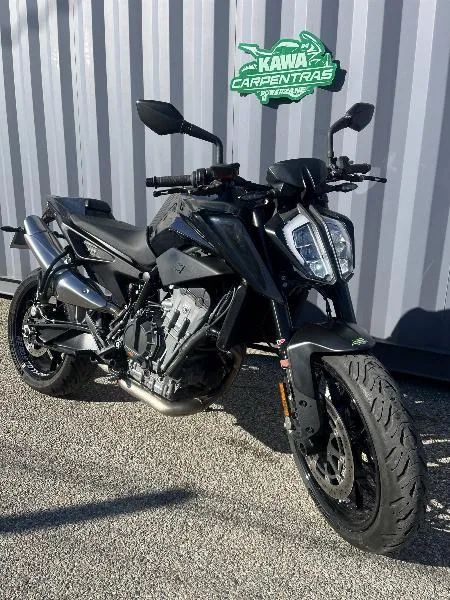 890 DUKE L