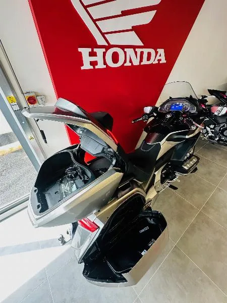 GL 1800 GOLDWING TOURING DCT