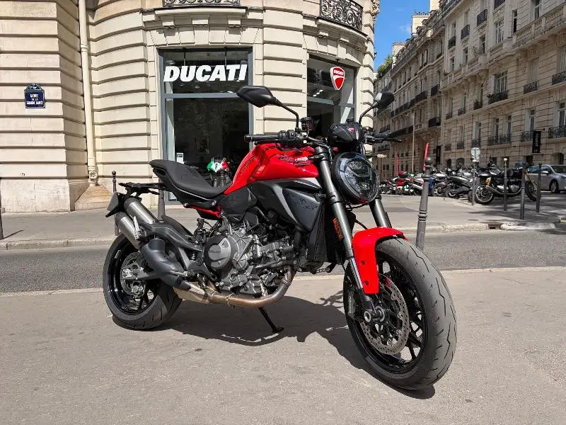 MONSTER 900