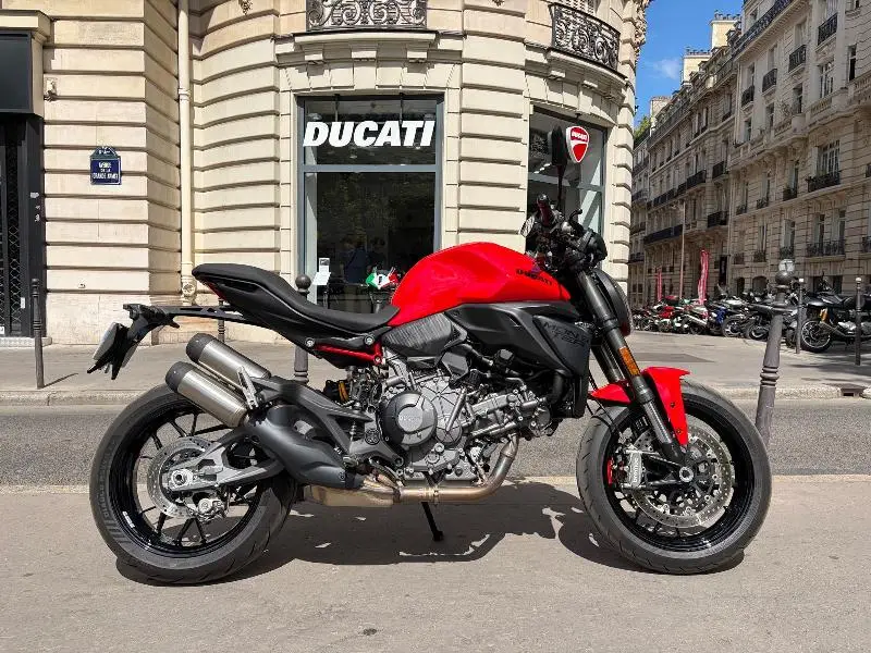 MONSTER 900