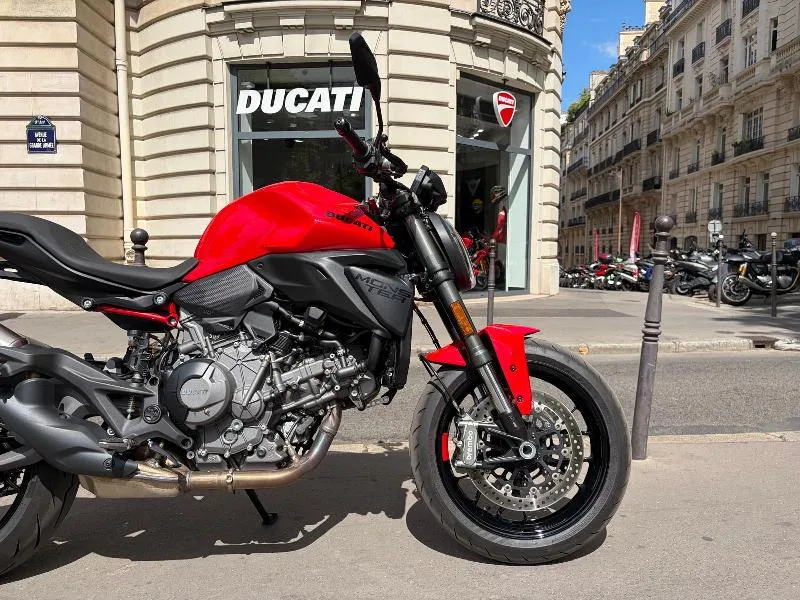MONSTER 900