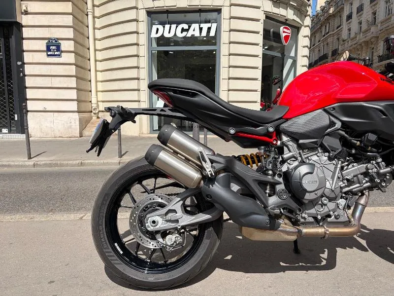 MONSTER 900