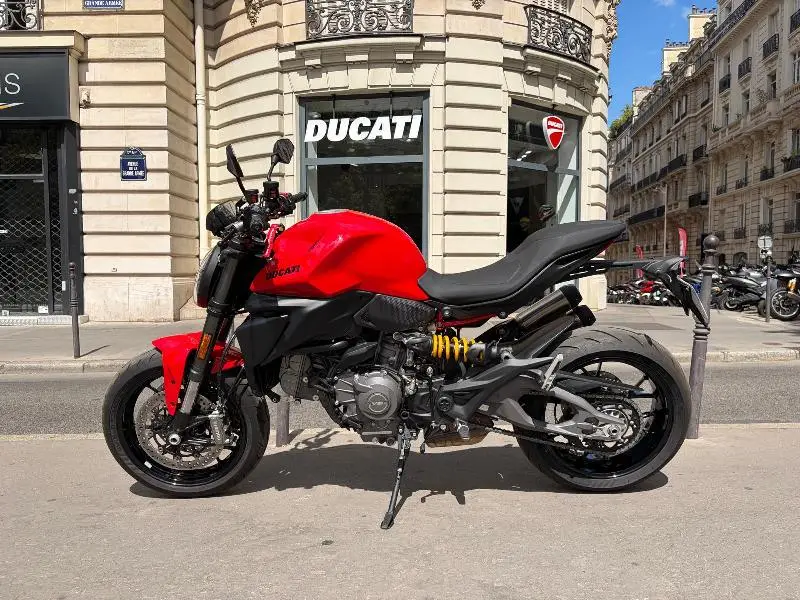 MONSTER 900