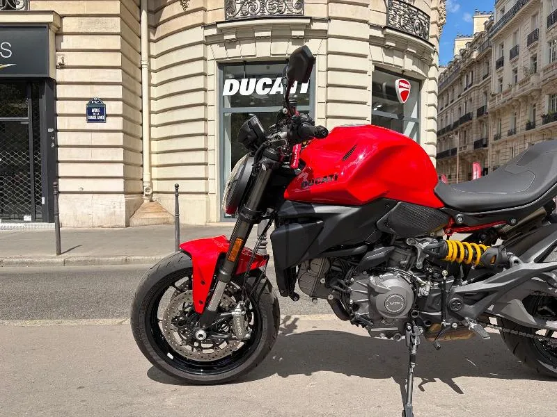MONSTER 900
