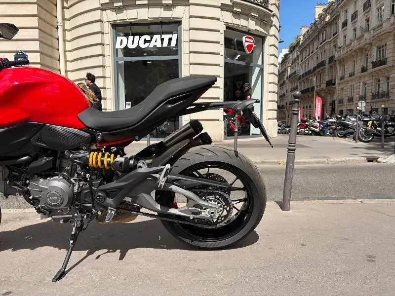 MONSTER 900