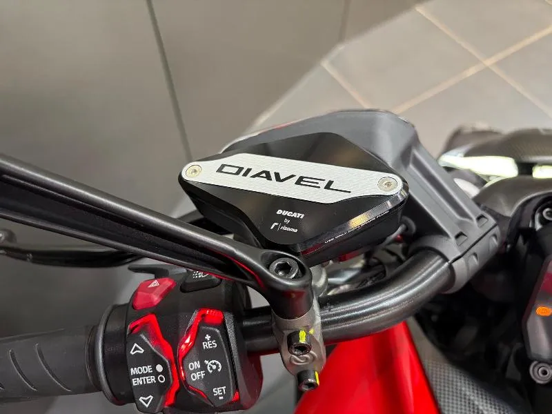 DIAVEL V4