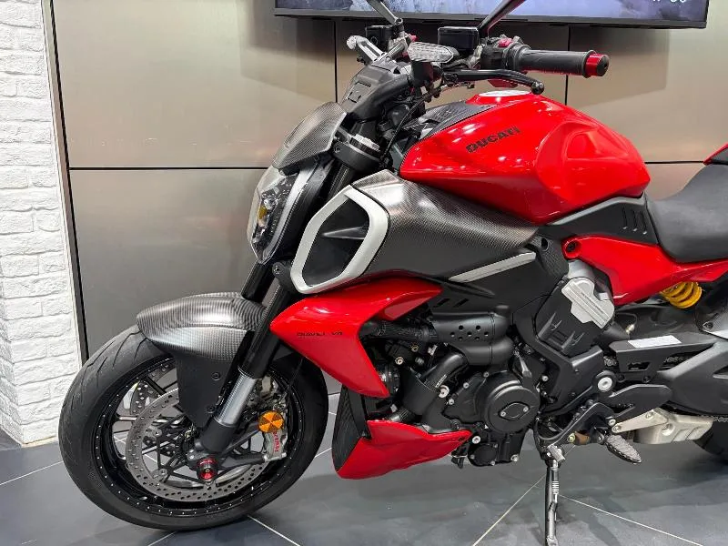 DIAVEL V4