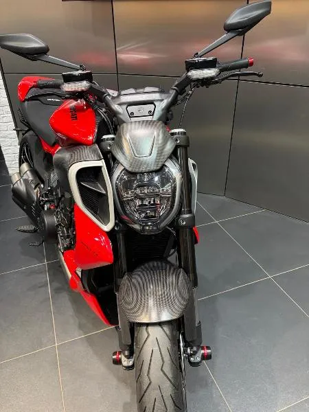 DIAVEL V4