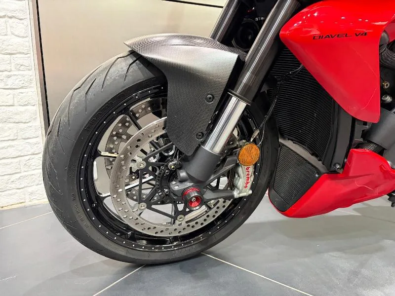DIAVEL V4