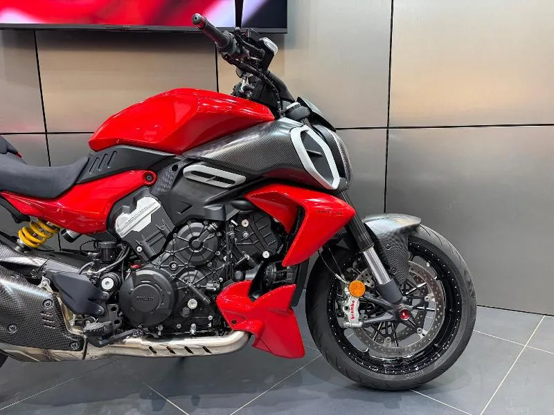 DIAVEL V4