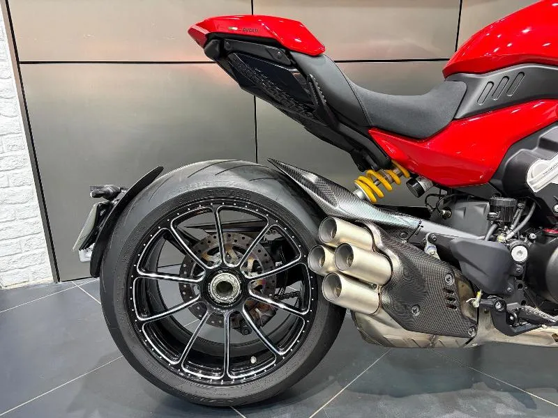 DIAVEL V4