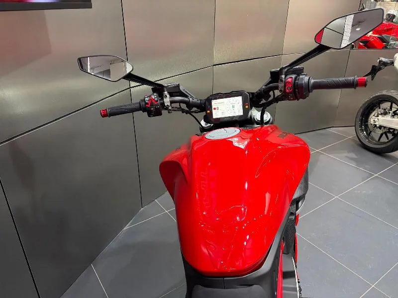 DIAVEL V4
