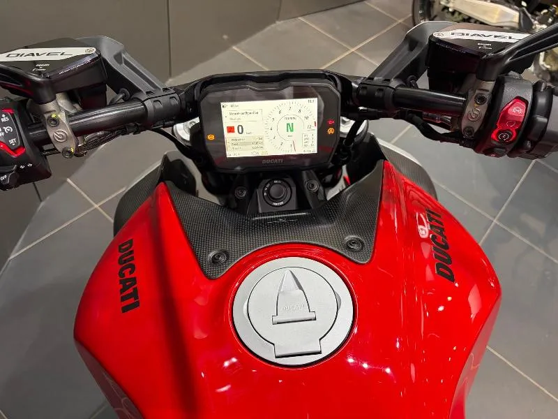 DIAVEL V4