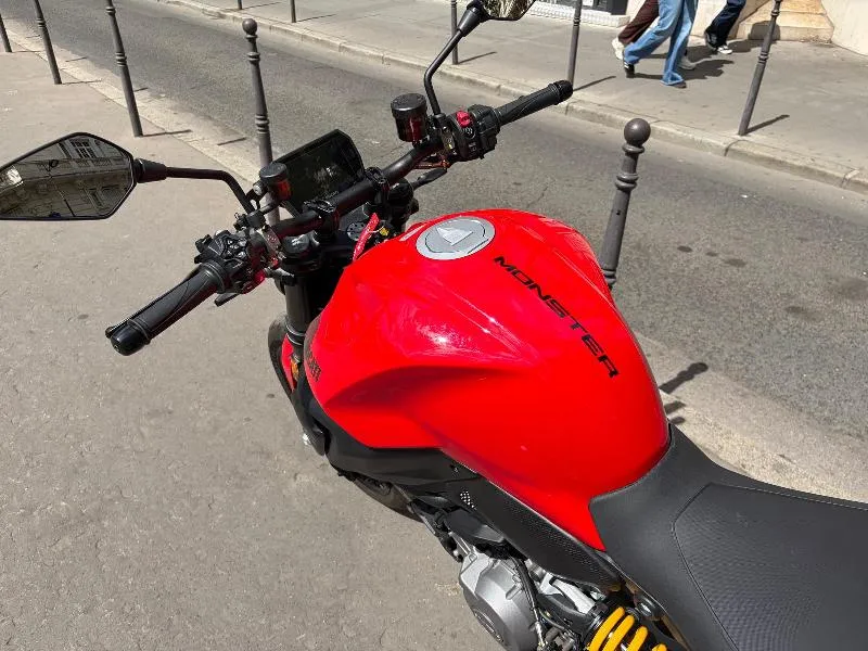 900 MONSTER