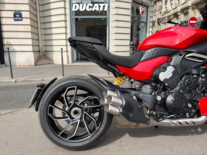 DIAVEL V4