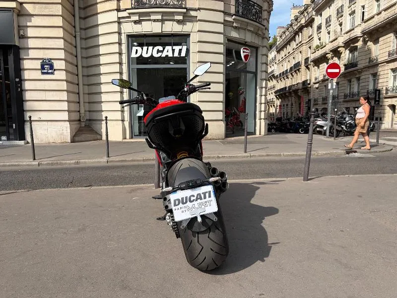 DIAVEL V4