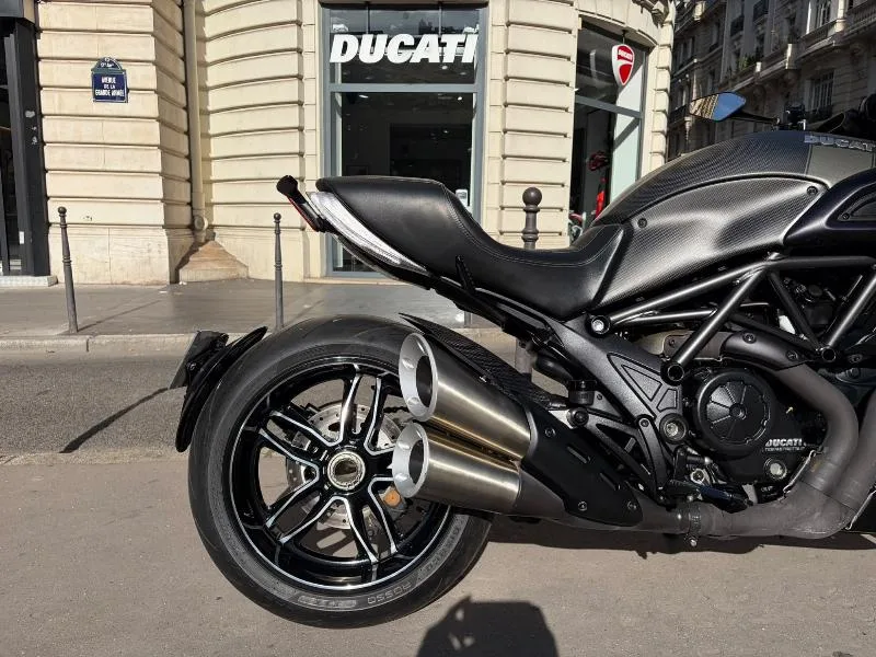 DIAVEL CARBON