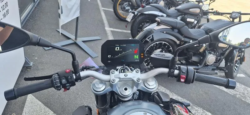 F 900 R