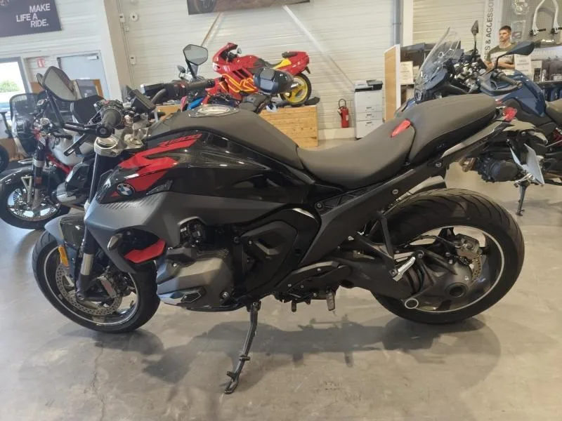 R 1300 R