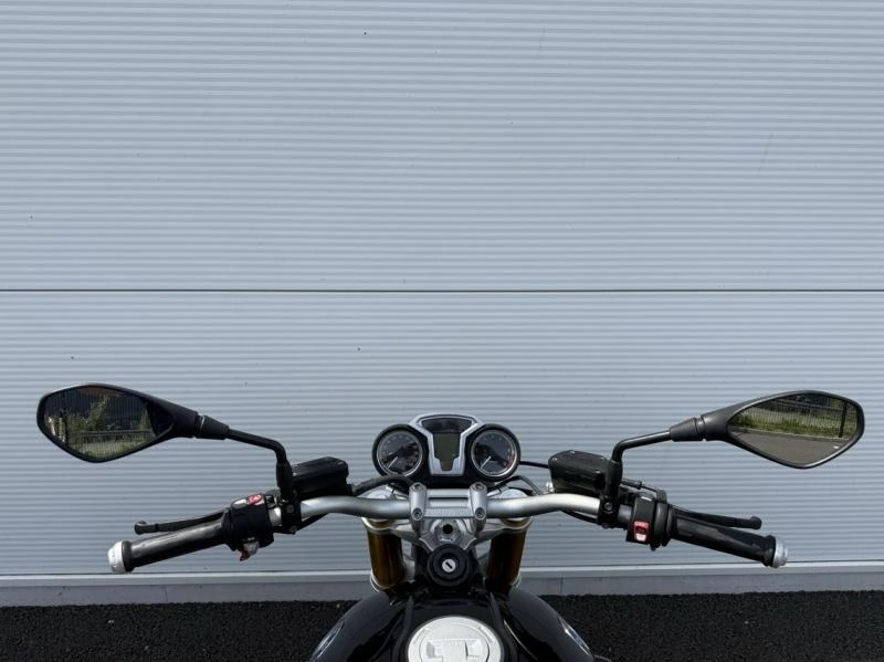R NineT