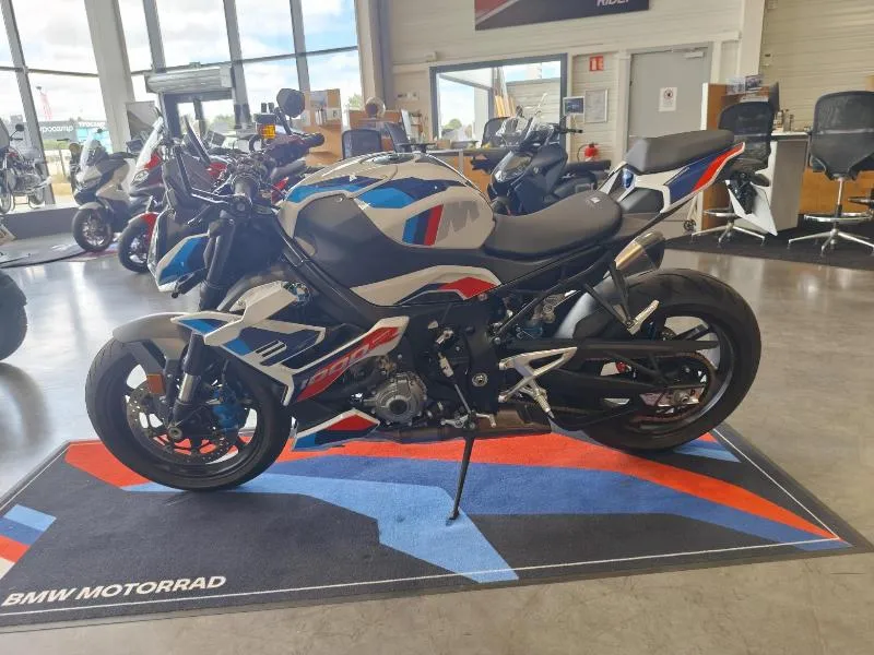 M 1000R