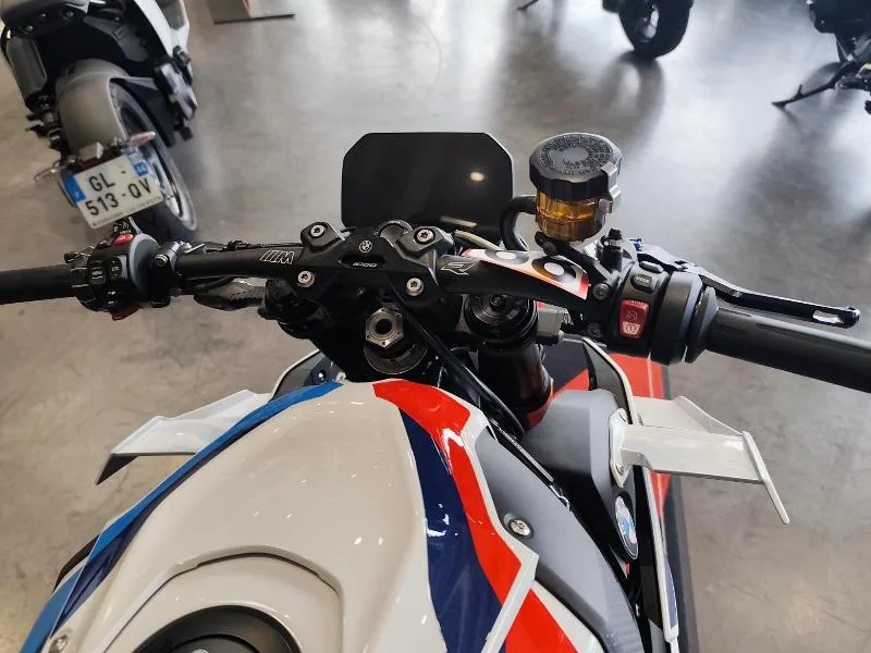 M 1000R