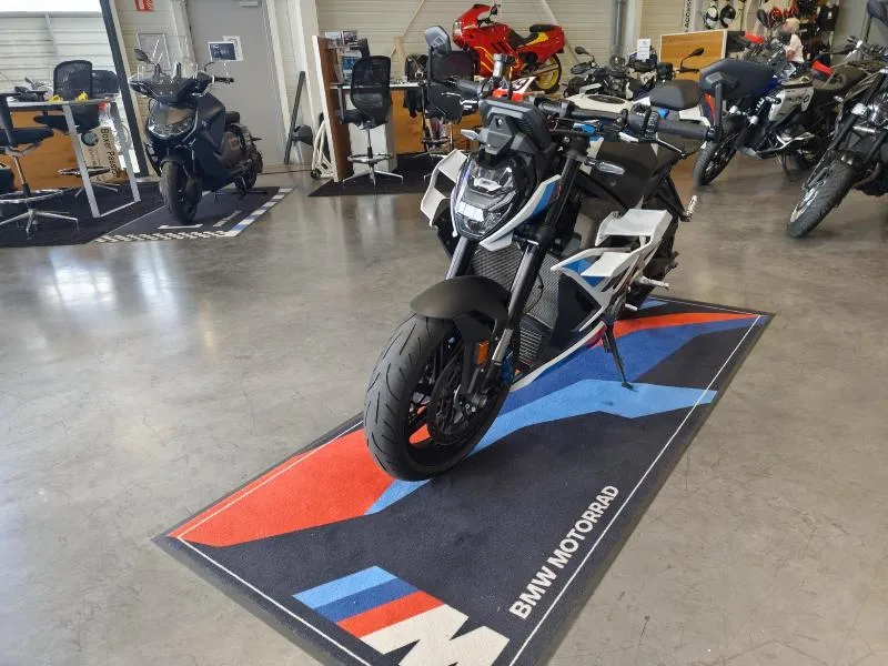 M 1000R