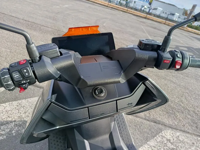 CE 04 AVANTGARDE