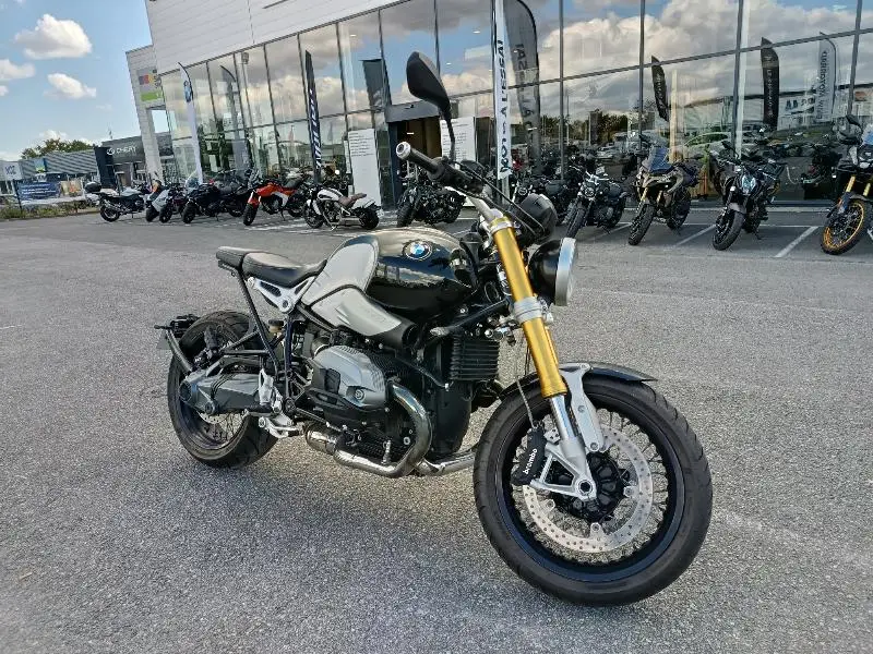 R NineT