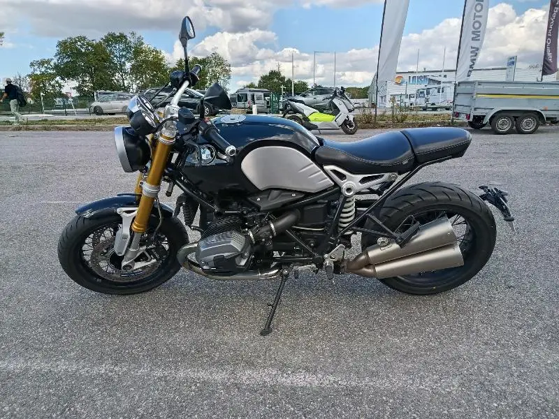 R NineT