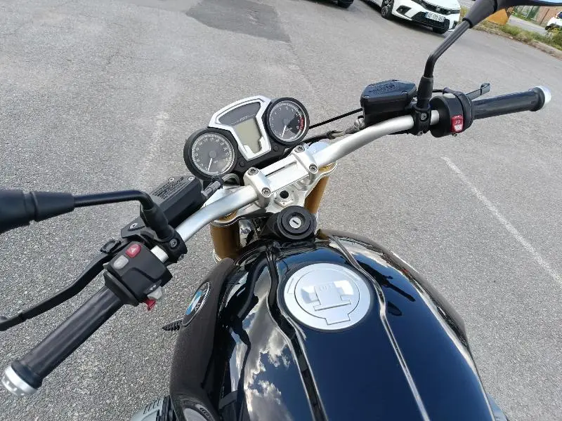 R NineT