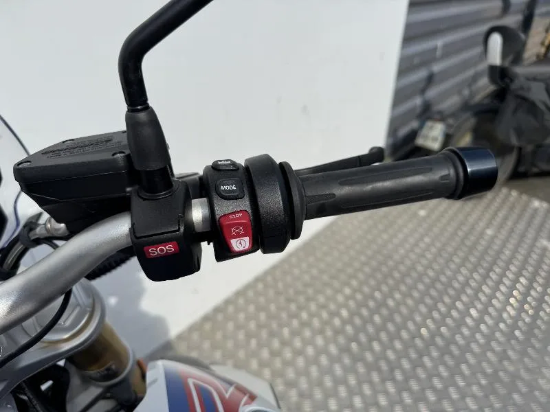 R 1200 R