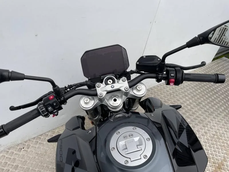 F 900 R A2