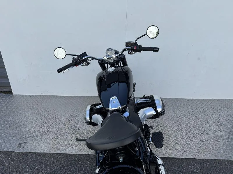 R 18 Custom