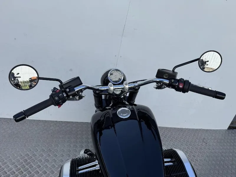 R 18 Custom