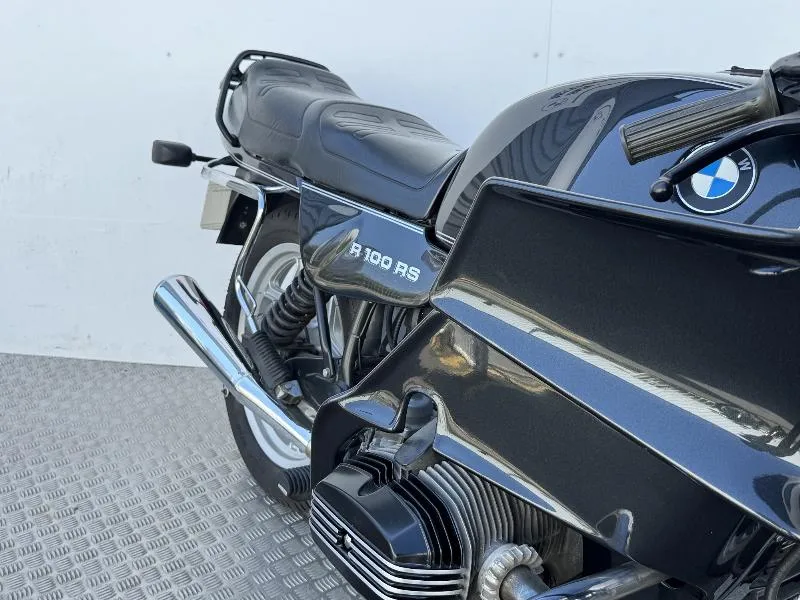 R 100 RS