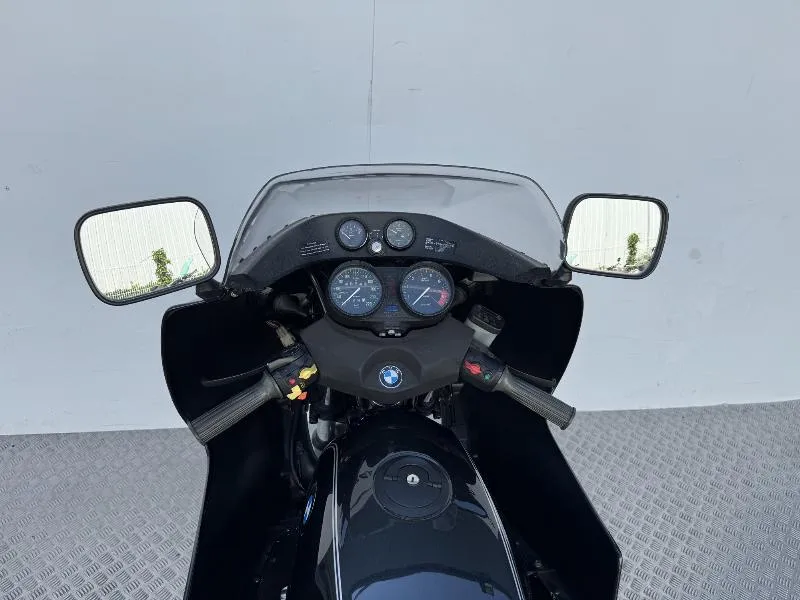 R 100 RS